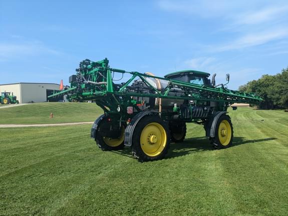 Image of John Deere R4038 equipment image 1