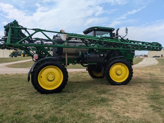 Image of John Deere R4038 equipment image 4