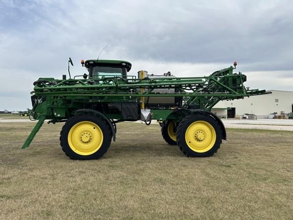 Image of John Deere R4038 equipment image 1
