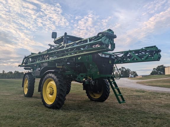 Image of John Deere R4038 equipment image 1