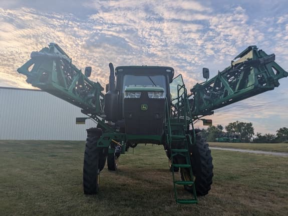Image of John Deere R4038 equipment image 4