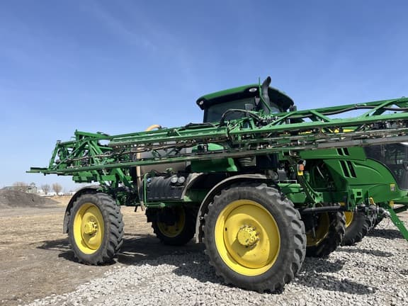 Image of John Deere R4038 equipment image 1