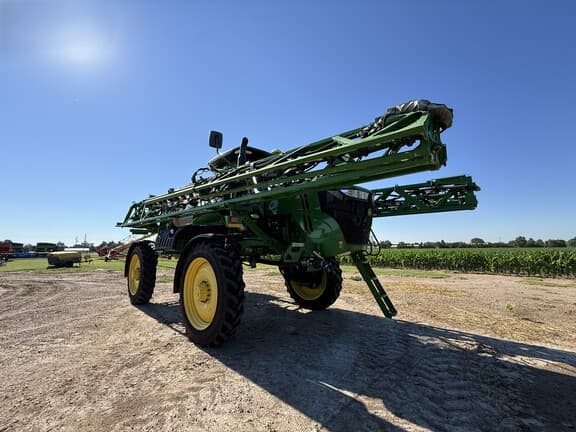 Image of John Deere R4038 equipment image 1