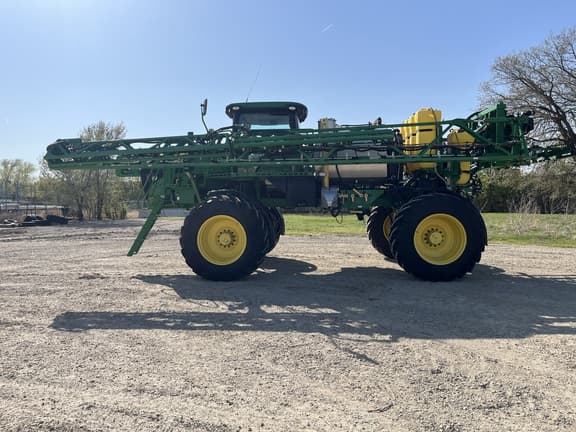 Image of John Deere R4038 equipment image 1