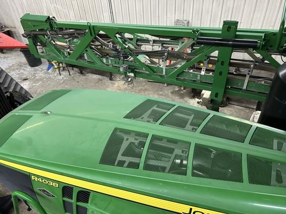 Image of John Deere R4038 equipment image 2