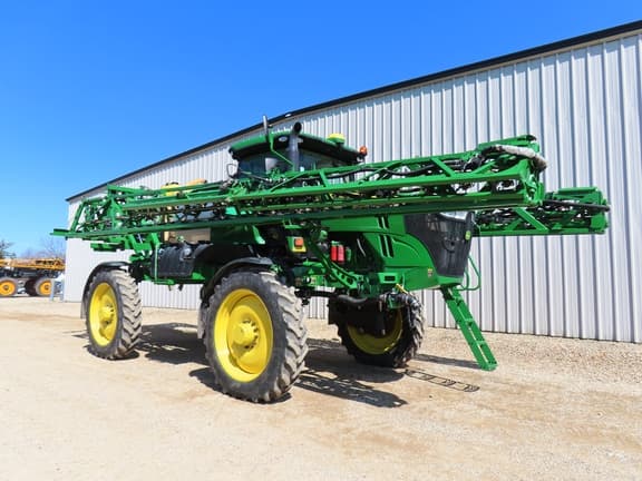 Image of John Deere R4038 equipment image 1