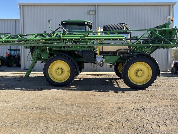 Main image John Deere R4044