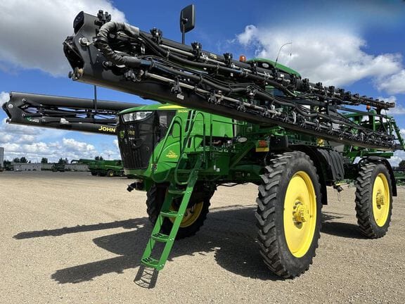 2020 John Deere R4044 Equipment Image0