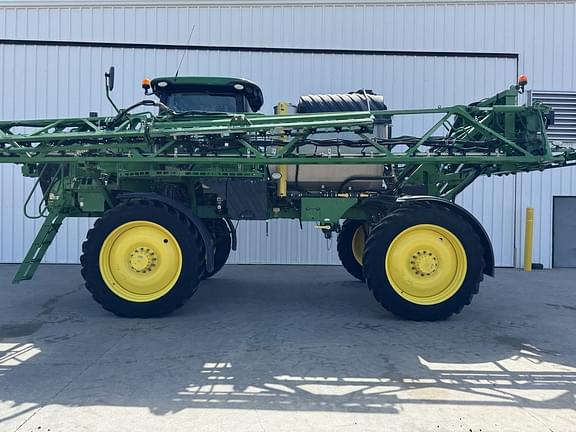 Image of John Deere R4044 equipment image 4