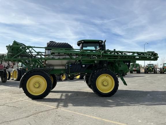 Image of John Deere R4044 equipment image 3