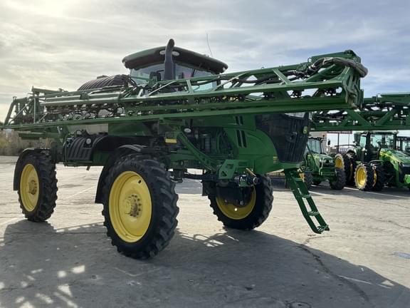 Image of John Deere R4044 equipment image 2