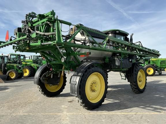 Image of John Deere R4044 equipment image 4