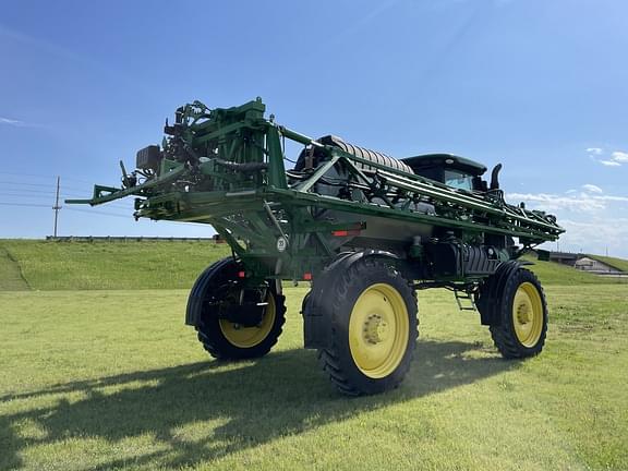 Image of John Deere R4044 equipment image 4