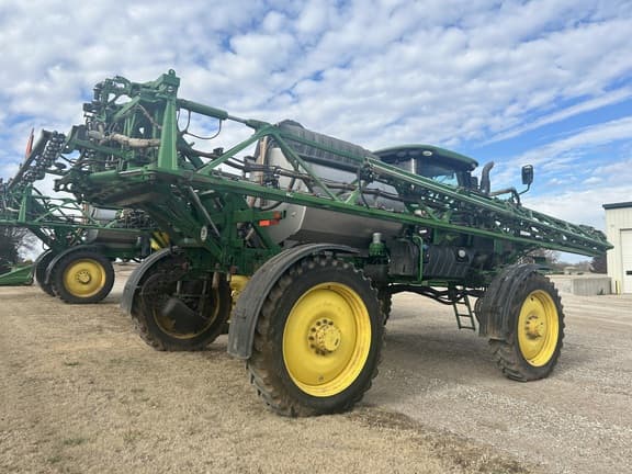 Image of John Deere R4044 equipment image 3