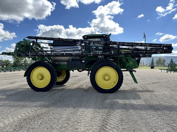 Image of John Deere R4044 equipment image 4