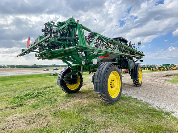 Image of John Deere R4044 equipment image 4