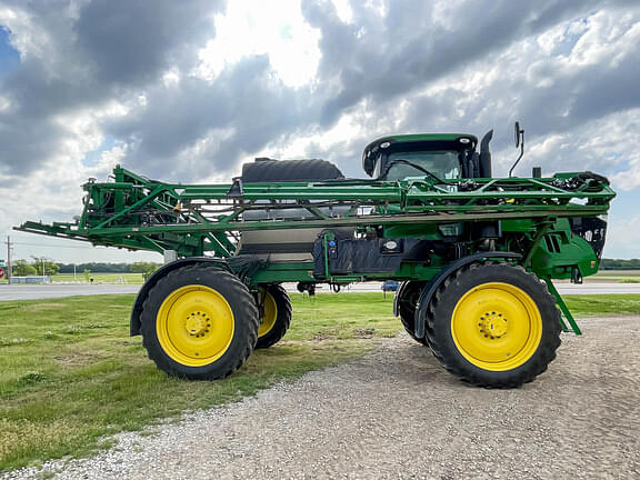 Image of John Deere R4044 equipment image 4