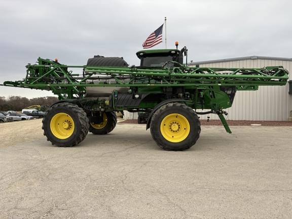 Image of John Deere R4044 equipment image 1