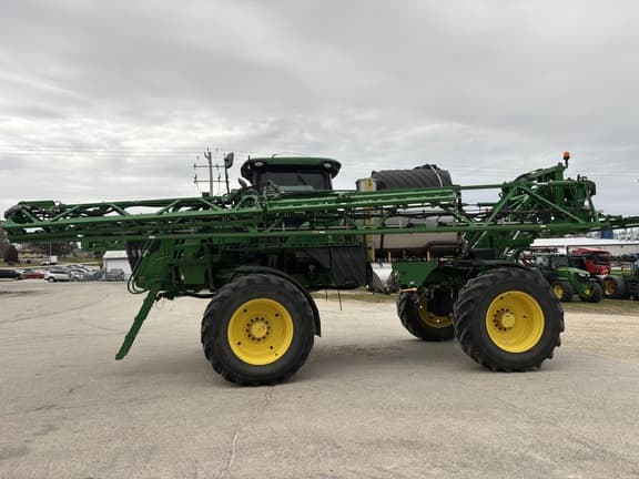 Image of John Deere R4044 equipment image 1