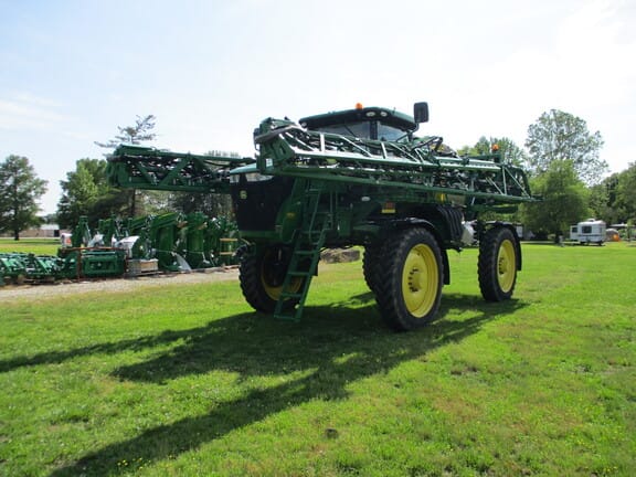 Main image John Deere R4044