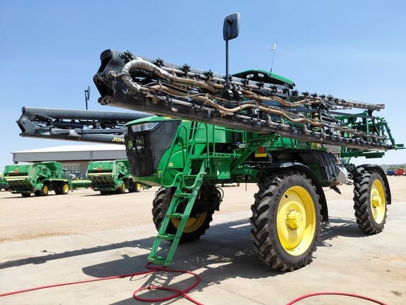 2020 John Deere R4044 Equipment Image0