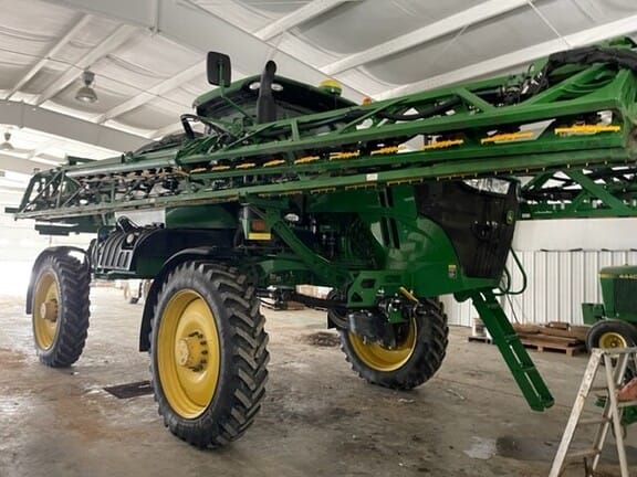 Main image John Deere R4044