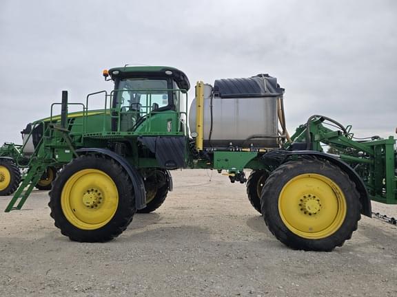 Image of John Deere R4044 equipment image 1