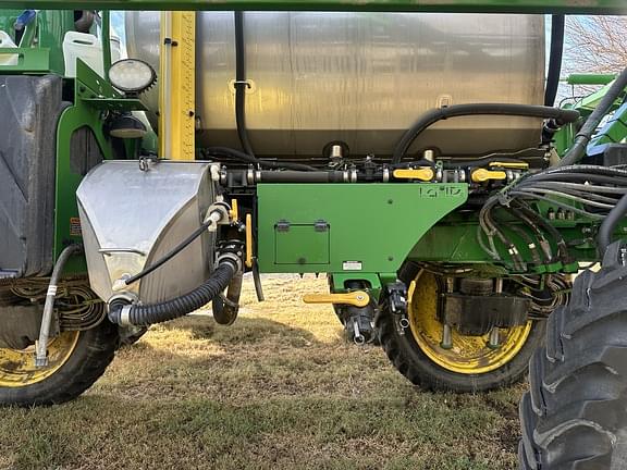 Image of John Deere R4044 equipment image 2