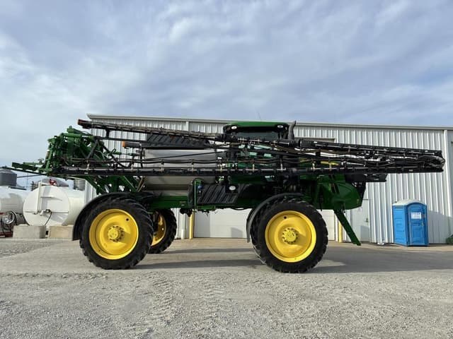 Image of John Deere R4044 equipment image 3