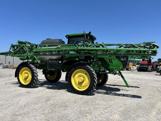 Image of John Deere R4044 equipment image 1