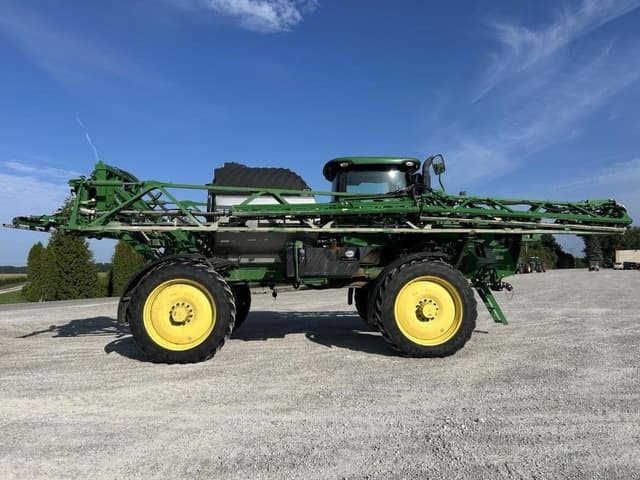 Image of John Deere R4044 equipment image 3