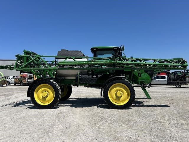 Image of John Deere R4044 equipment image 3