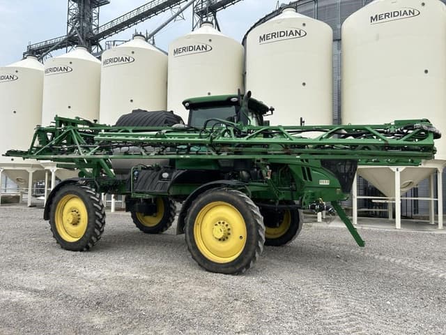 Image of John Deere R4044 equipment image 1