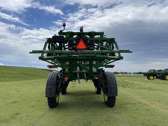 Image of John Deere R4044 equipment image 3