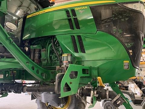 Image of John Deere R4044 equipment image 3