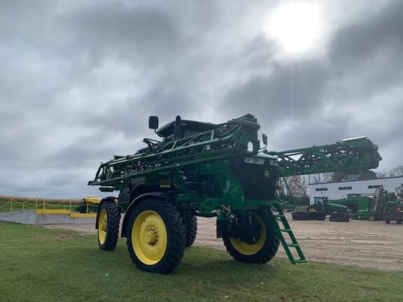 Image of John Deere R4044 equipment image 3