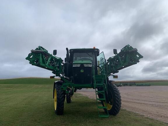 Image of John Deere R4044 equipment image 4
