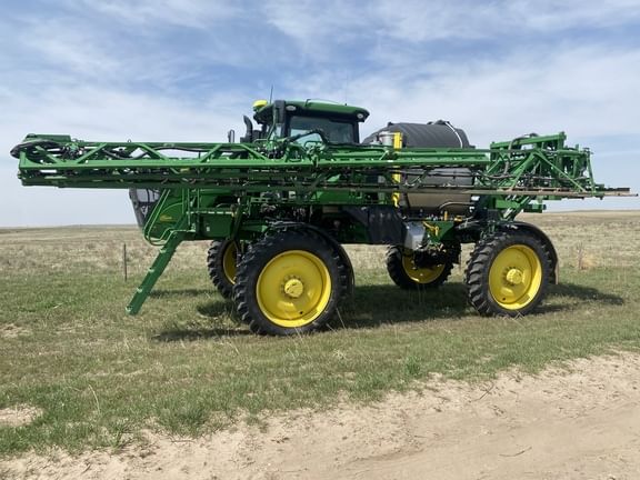 Main image John Deere R4044