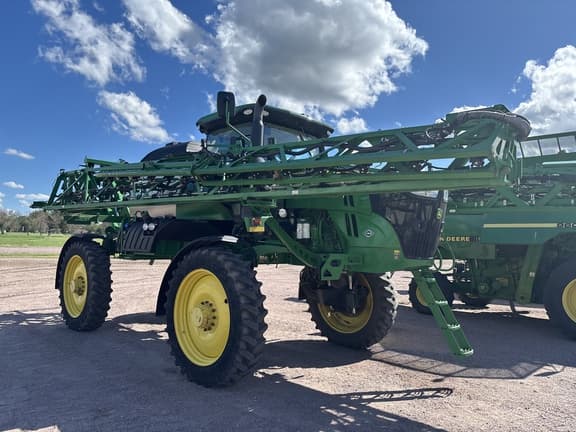 Image of John Deere R4044 equipment image 2