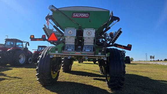 Image of John Deere R4045 equipment image 3