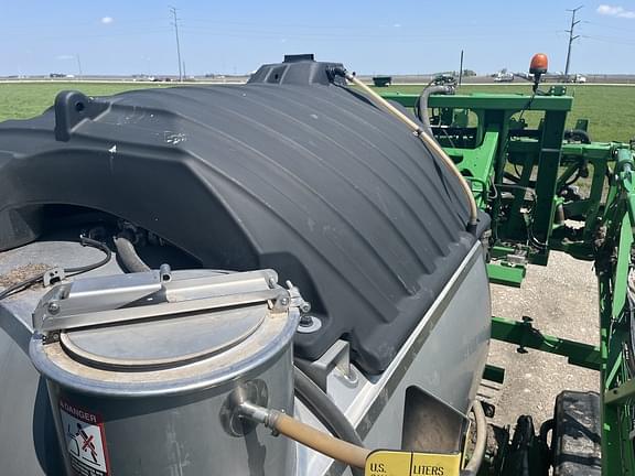 Image of John Deere R4045 equipment image 4