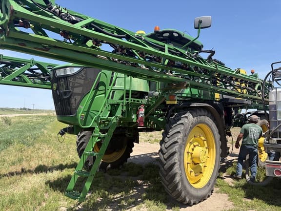 Image of John Deere R4045 equipment image 1