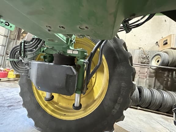 Image of John Deere R4060 equipment image 4