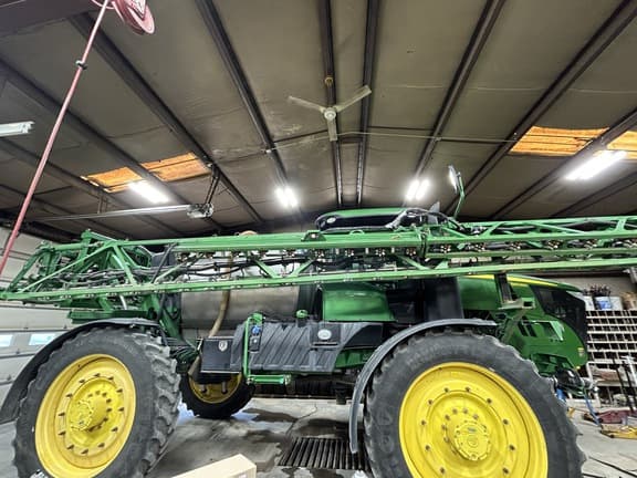 Image of John Deere R4060 equipment image 1