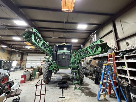 Image of John Deere R4060 equipment image 3