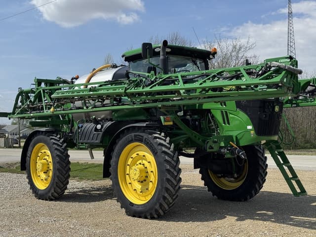 Image of John Deere R4060 equipment image 1