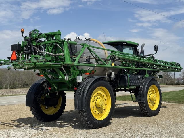 Image of John Deere R4060 equipment image 4
