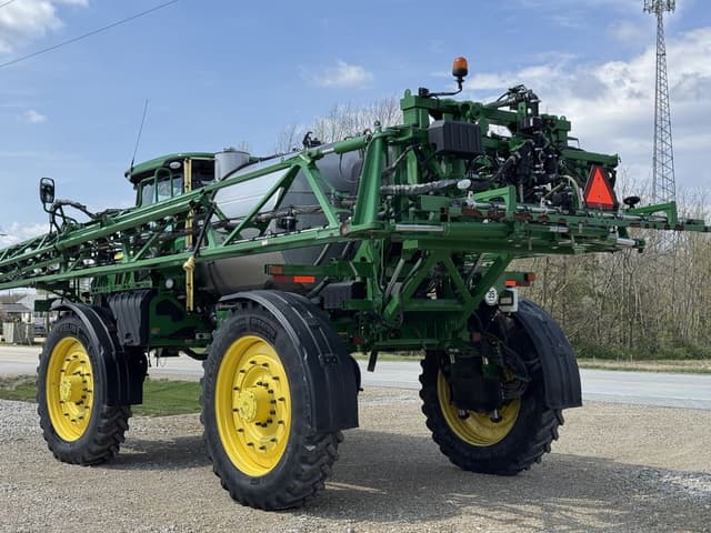 Image of John Deere R4060 equipment image 4