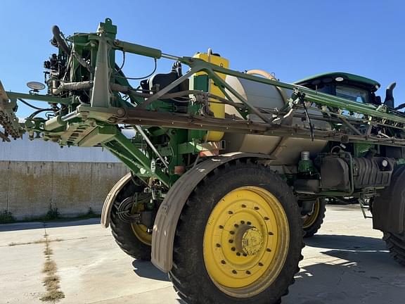 Image of John Deere R4060 equipment image 4