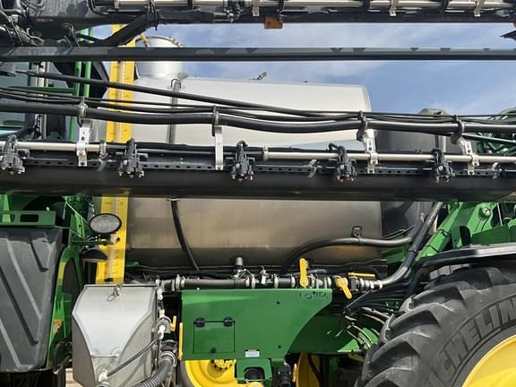 Image of John Deere R4060 equipment image 3